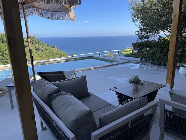 Villa with private pool and sea view