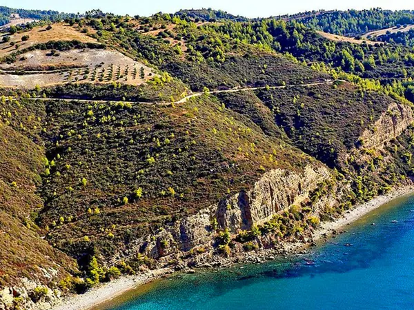 Coastal path along the southwest coast of Kassandra